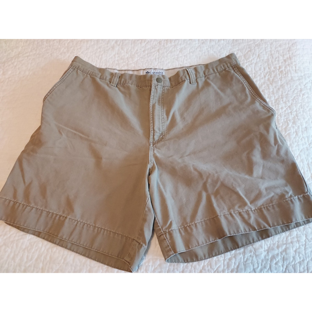 Vintage Columbia size 40 Men's Shorts Cargo Adventure Tan 100 percent Cotton